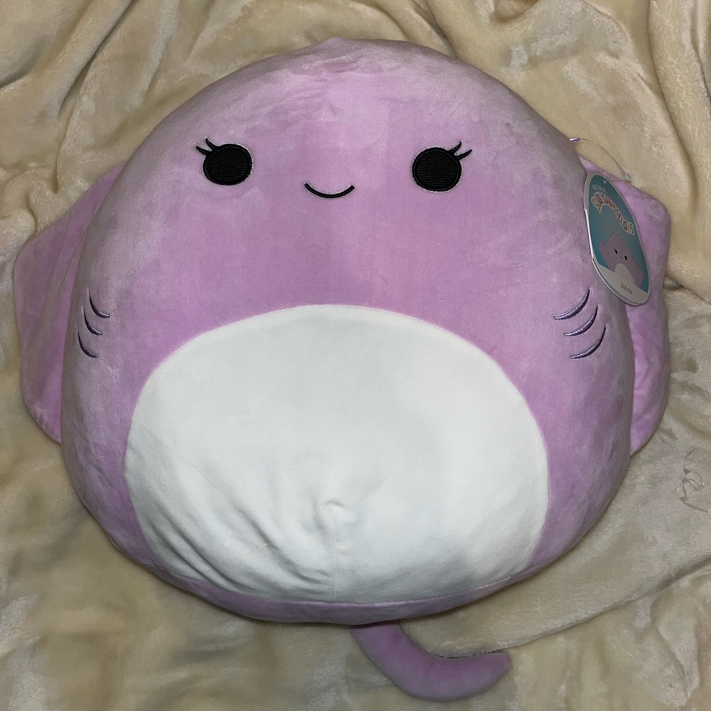 Aziza stingray squishmallow